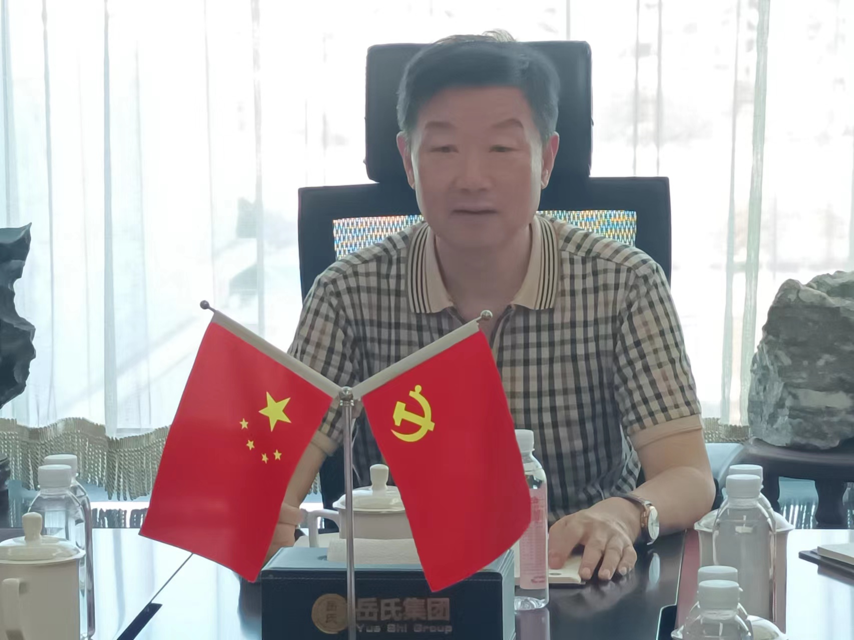 連手機(jī)都放不下，你還能放下什么？——岳氏集團(tuán)召開(kāi)季度管理工作懇談會(huì)